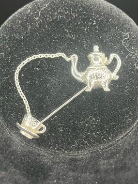 Vintage Avon Signed Pouring Colonial Teapot and Cup Stick Pin Silver Toned